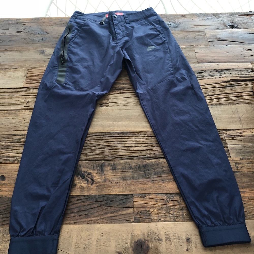 NWOT Nike Joggers Size 30